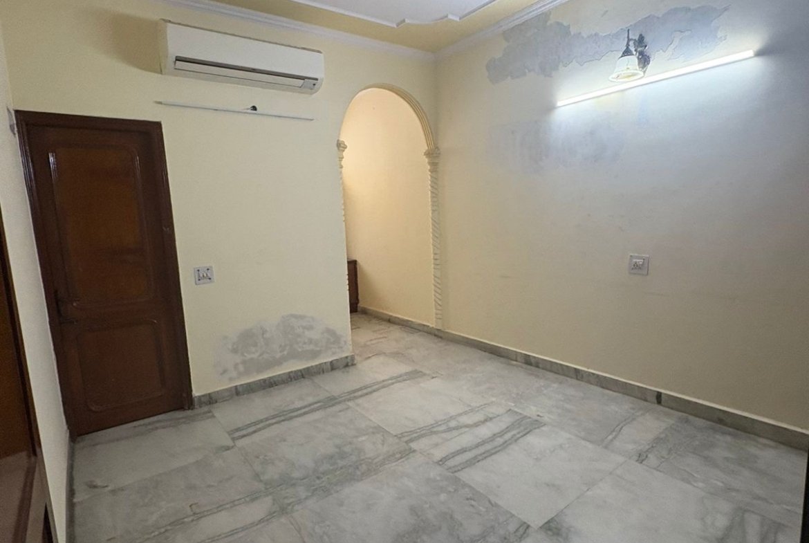 Spacious 3 BHK second-floor builder floor with roof in C1 Block Janakpuri available for rent at ₹41,000.