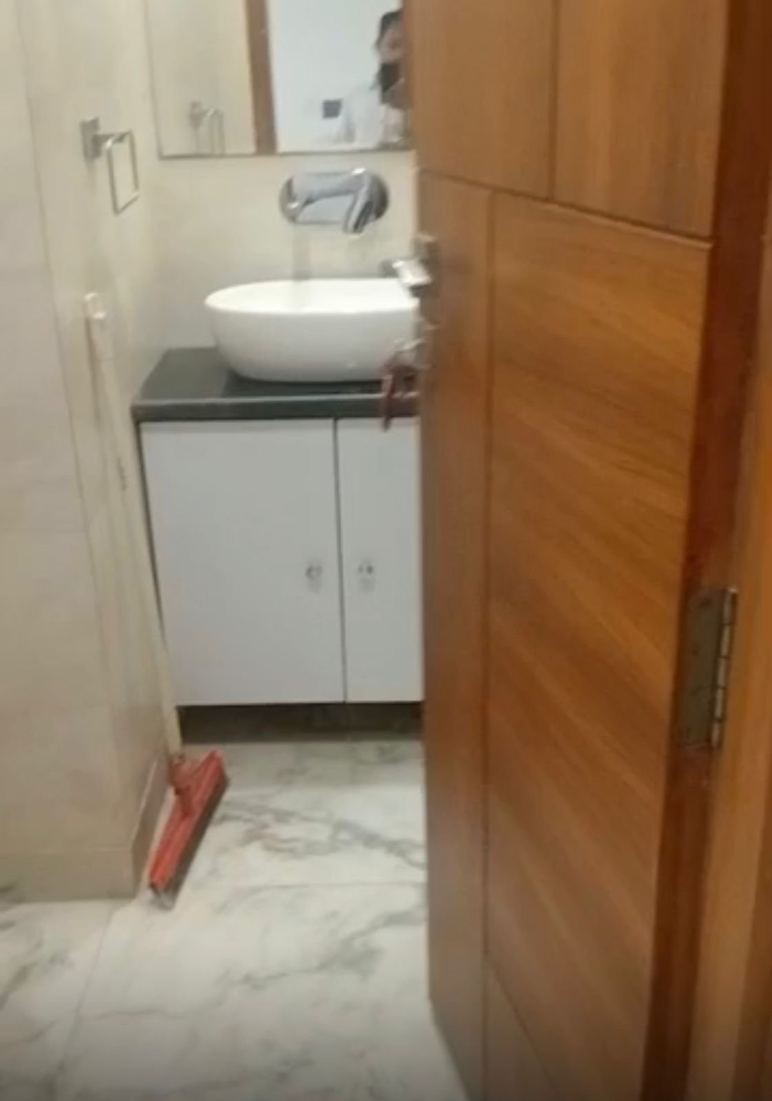 2 BHK Builder Floor for Rent in C6B Block Janakpuri | Lift & Parking | 2nd Floor