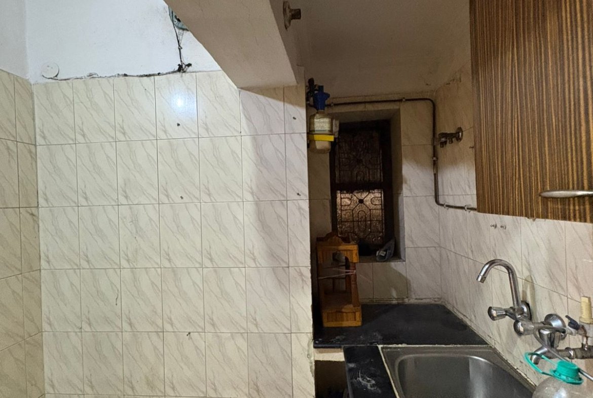 Spacious 2 BHK first-floor for rent in C6B Block Janakpuri featuring a modular kitchen and wide balcony. Rent ₹25,000. Ideal for comfortable family living.