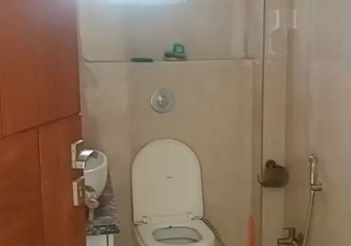 2 BHK Builder Floor for Rent in C6B Block Janakpuri | Lift & Parking | 2nd Floor