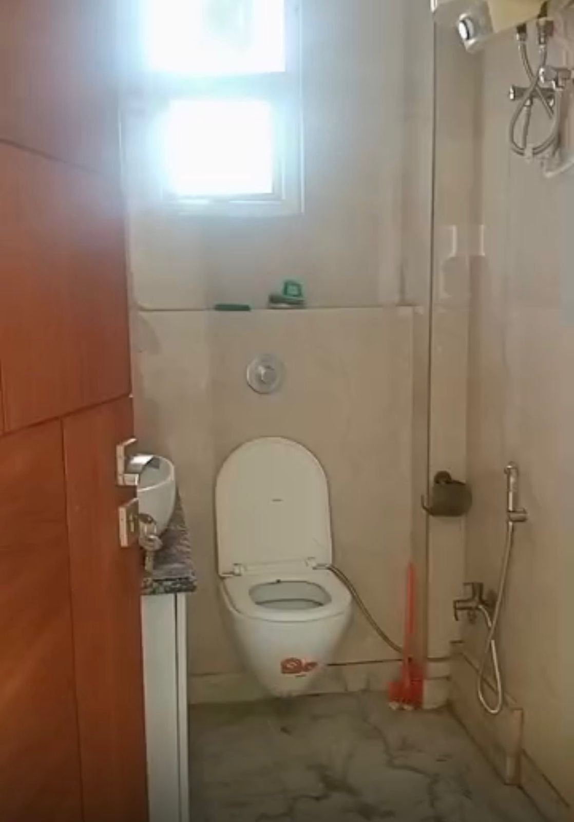 2 BHK Builder Floor for Rent in C6B Block Janakpuri | Lift & Parking | 2nd Floor