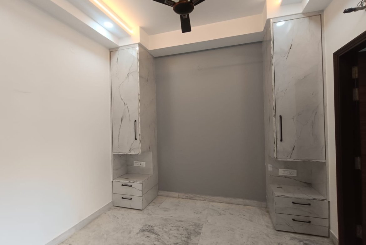 Premium 150 Gaj builder floors for rent in B1 Block Janakpuri with two units available in the same building at ₹55,000 per month.