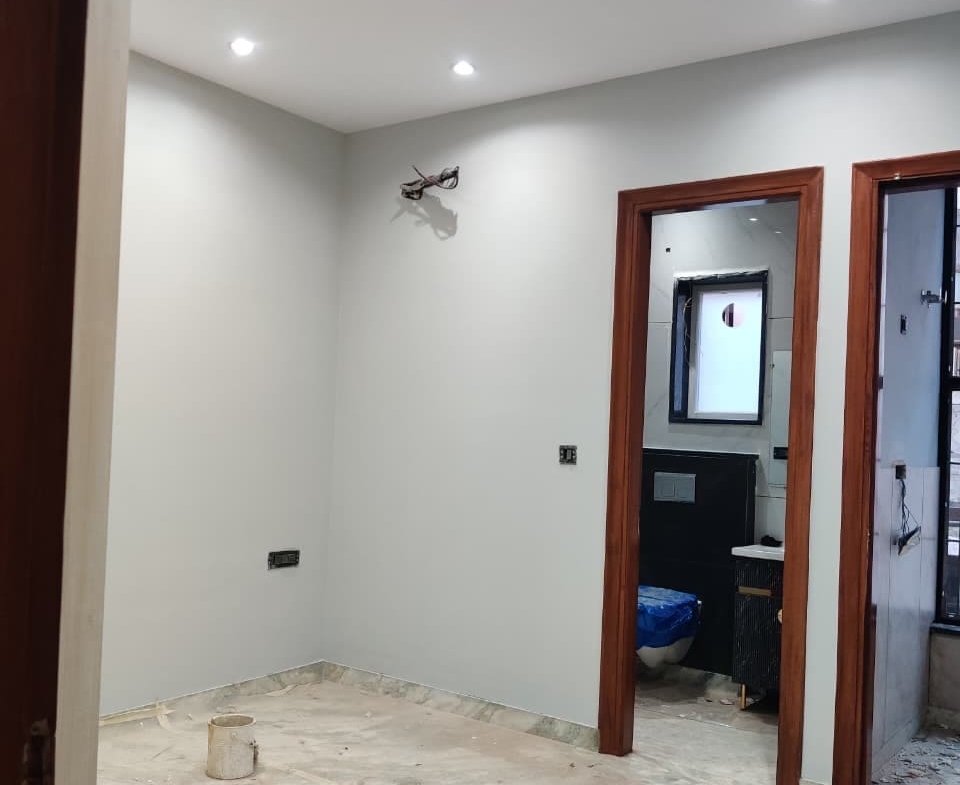 Park-facing 150 gaj newly built builder floor available for rent in the heart of C1 Block Janakpuri.
