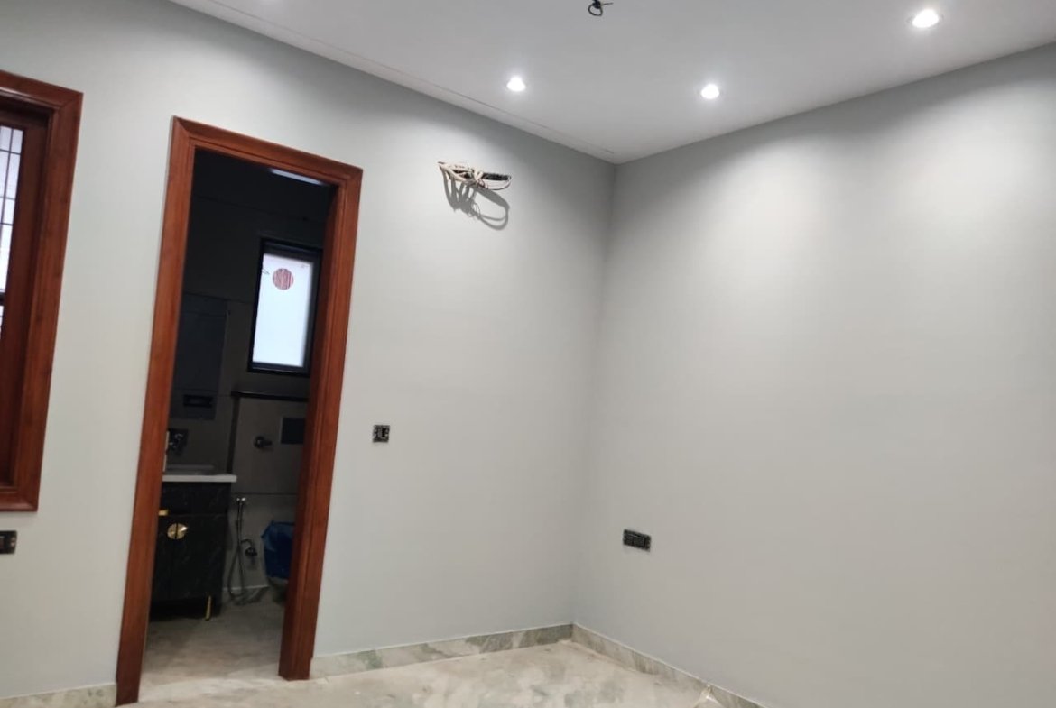 Park-facing 150 gaj newly built builder floor available for rent in the heart of C1 Block Janakpuri.