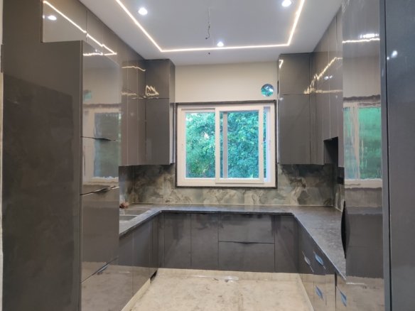 Park-facing 150 gaj newly built builder floor available for rent in the heart of C1 Block Janakpuri.