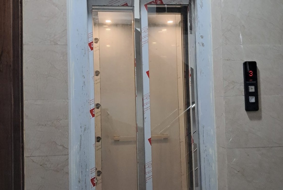 Brand new 150 Gaj premium builder floor available for rent in B1 Block Janakpuri at ₹60,000 per month.