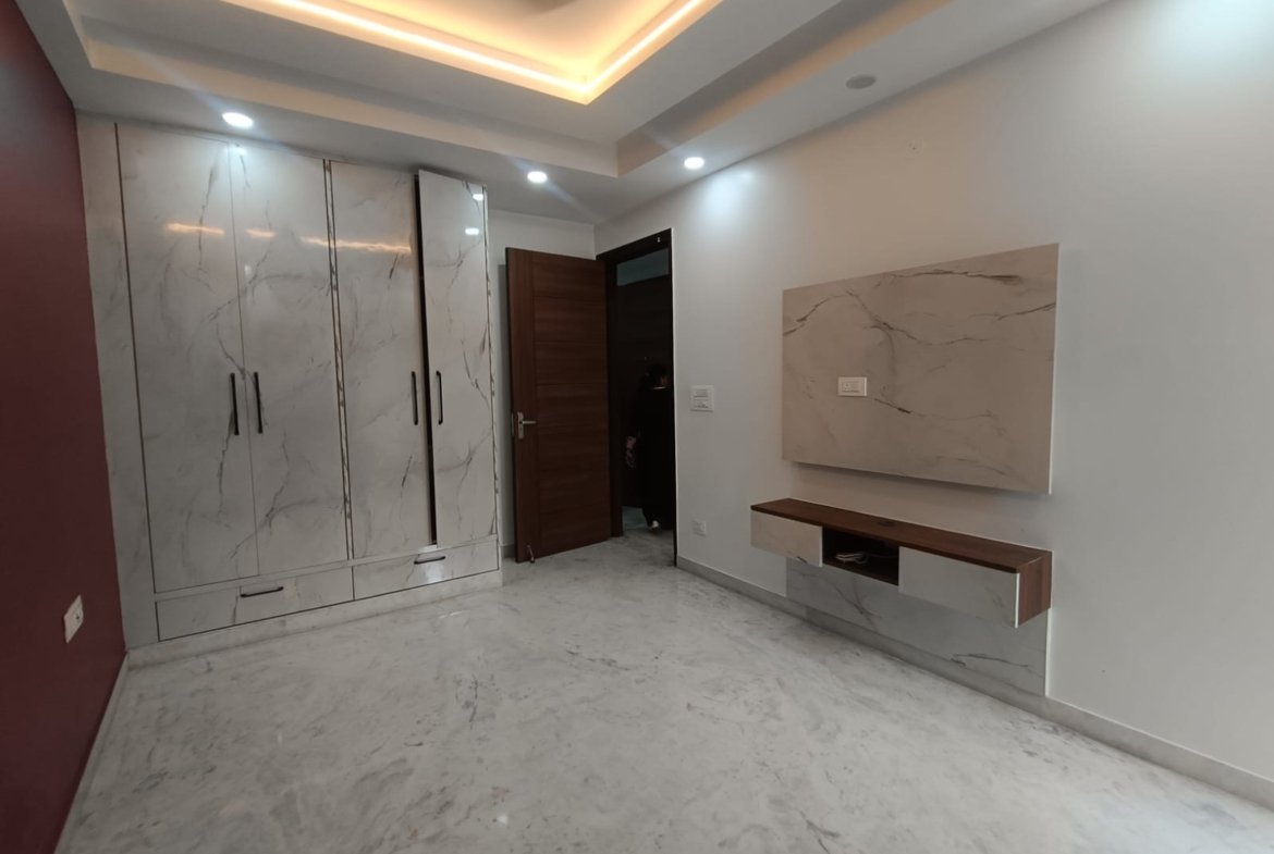 Premium 150 Gaj builder floors for rent in B1 Block Janakpuri with two units available in the same building at ₹55,000 per month.