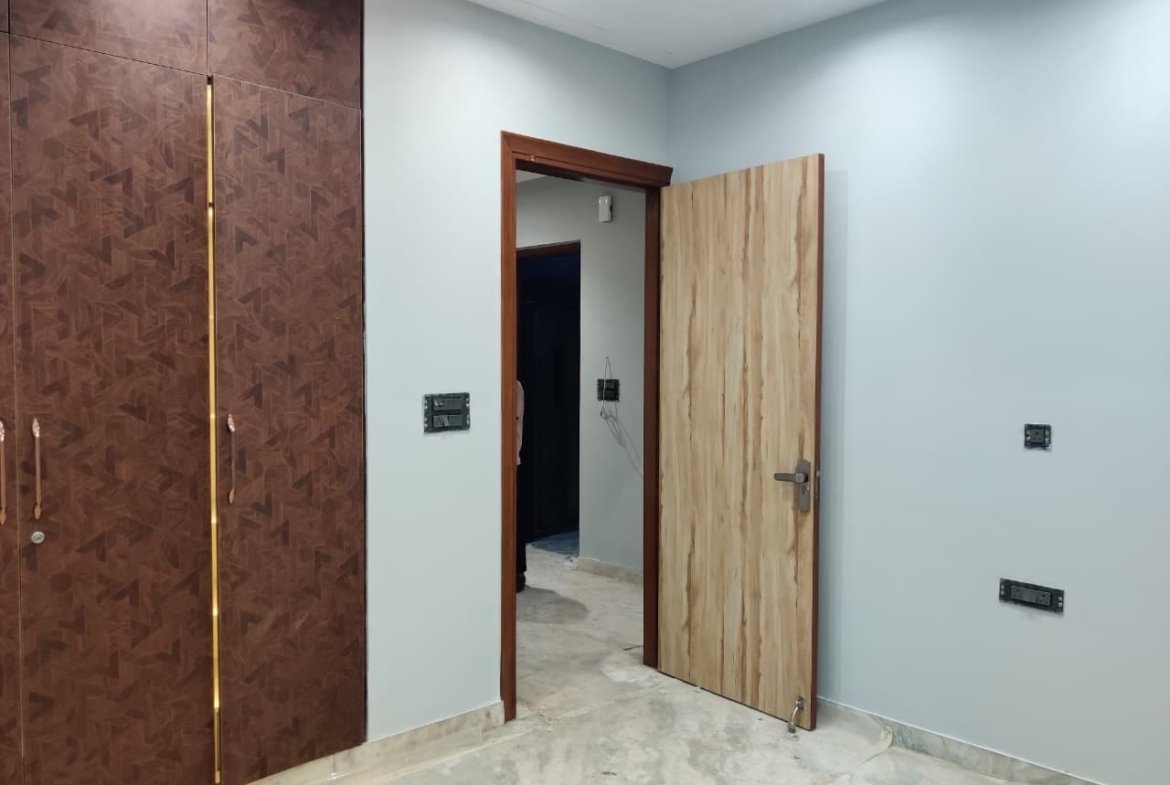 Park-facing 150 gaj newly built builder floor available for rent in the heart of C1 Block Janakpuri.