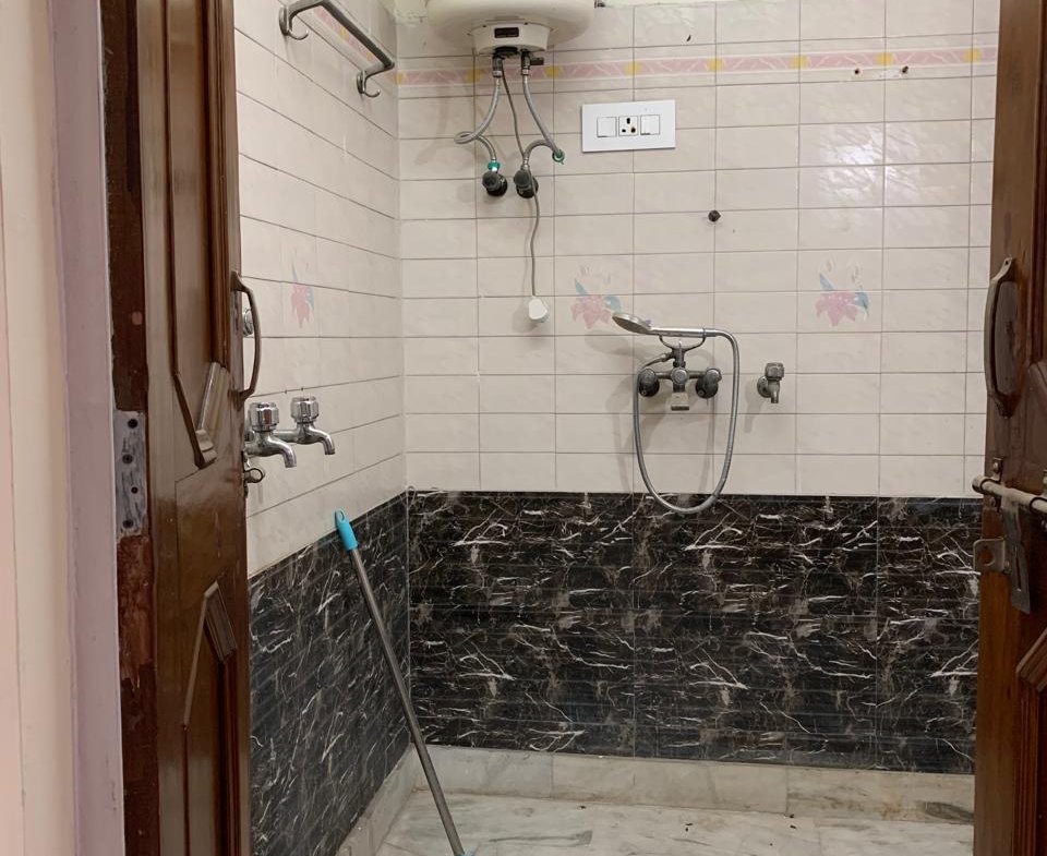 Modern 2 BHK for Rent in C4H Block, Janakpuri | Park Views, Ideal for Families