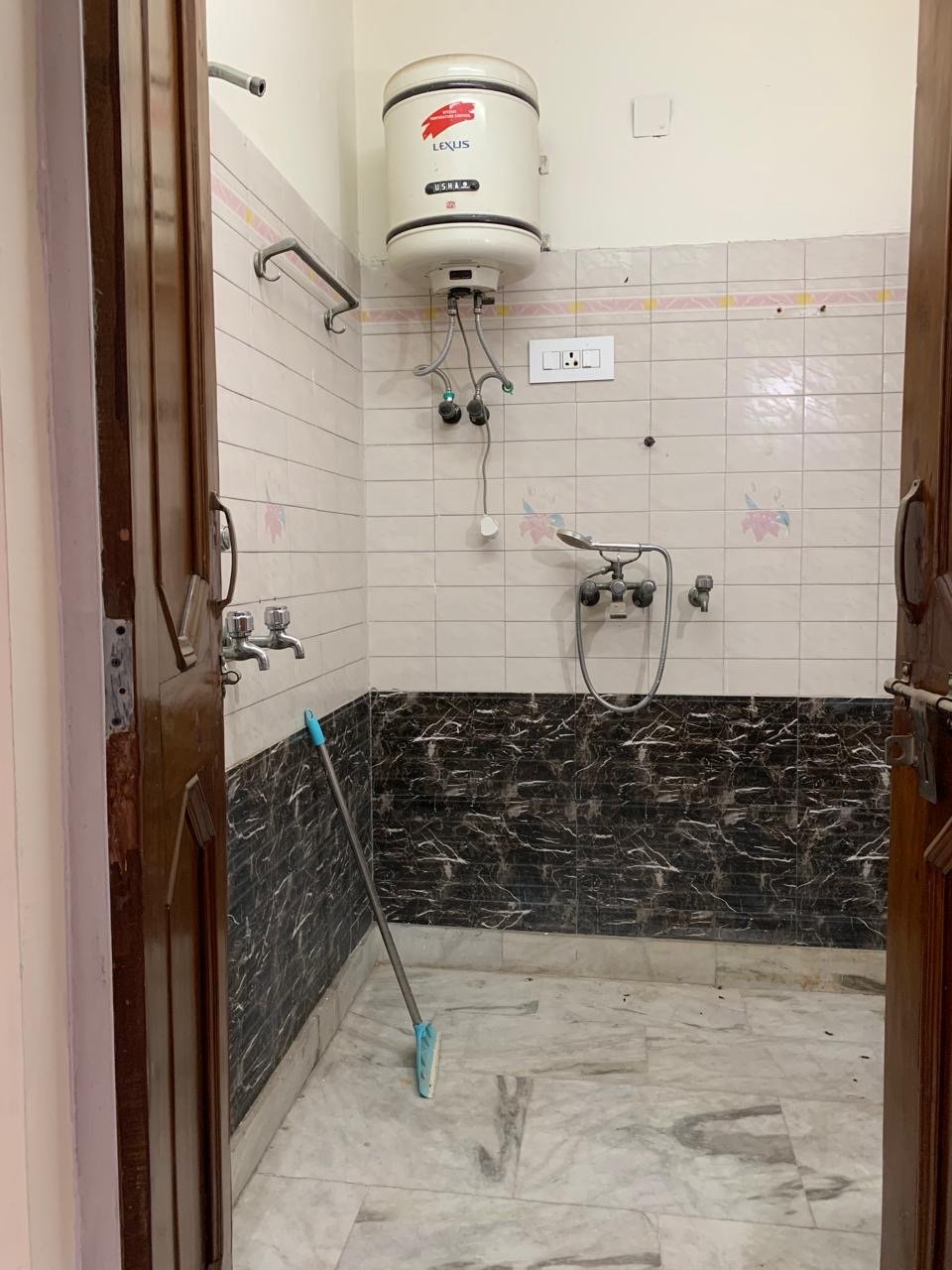 Modern 2 BHK for Rent in C4H Block, Janakpuri | Park Views, Ideal for Families Modern 2 BHK for Rent in C4H Block, Janakpuri | Park Views, Ideal for Families