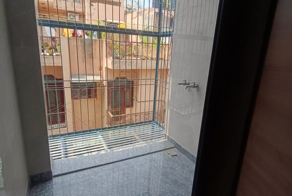 Premium 150 Gaj builder floors for rent in B1 Block Janakpuri with two units available in the same building at ₹55,000 per month.