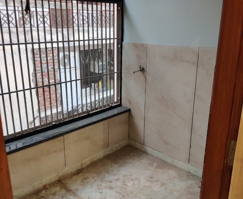 Park-facing 150 gaj newly built builder floor available for rent in the heart of C1 Block Janakpuri.