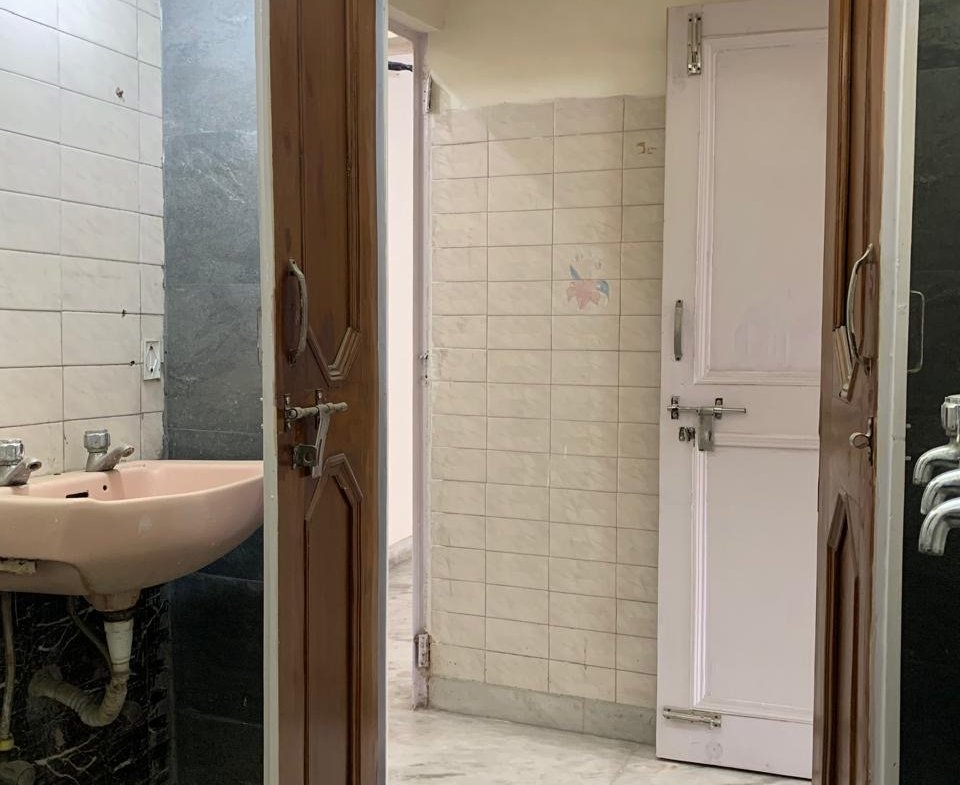 Modern 2 BHK for Rent in C4H Block, Janakpuri | Park Views, Ideal for Families