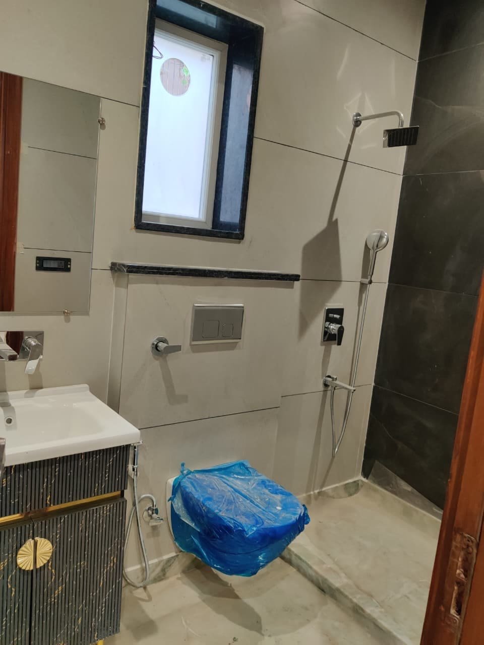 Park-facing 150 gaj newly built builder floor available for rent in the heart of C1 Block Janakpuri.