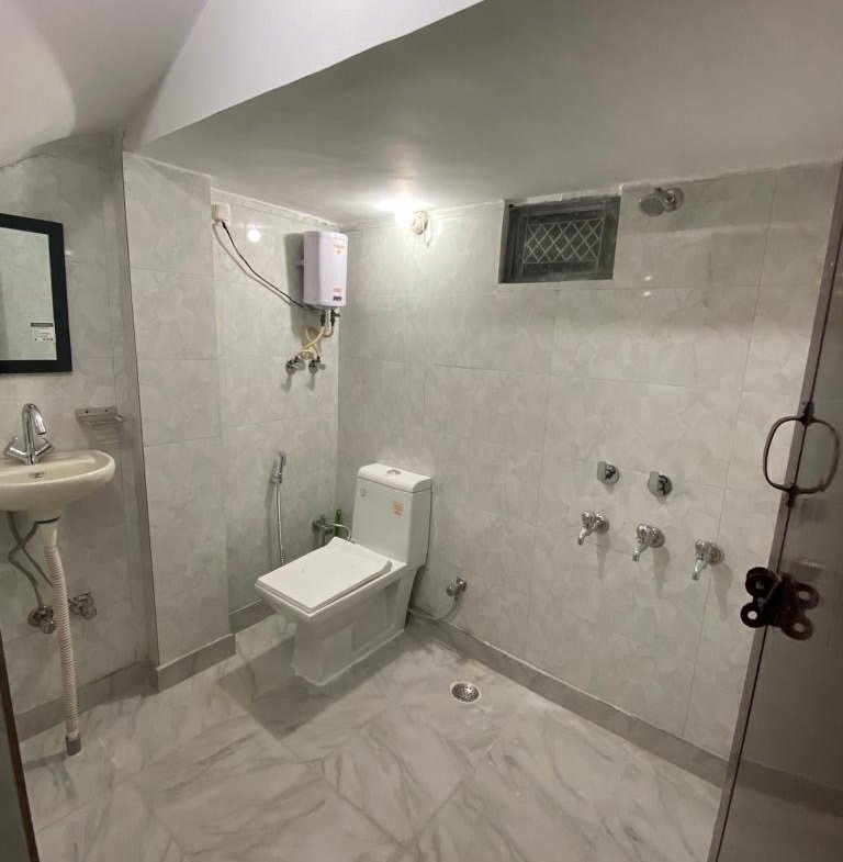 1 BHK fully furnished builder floor for rent in B2B Block Janakpuri. Ready-to-move property with modern furnishings, excellent connectivity, and prime location advantages.