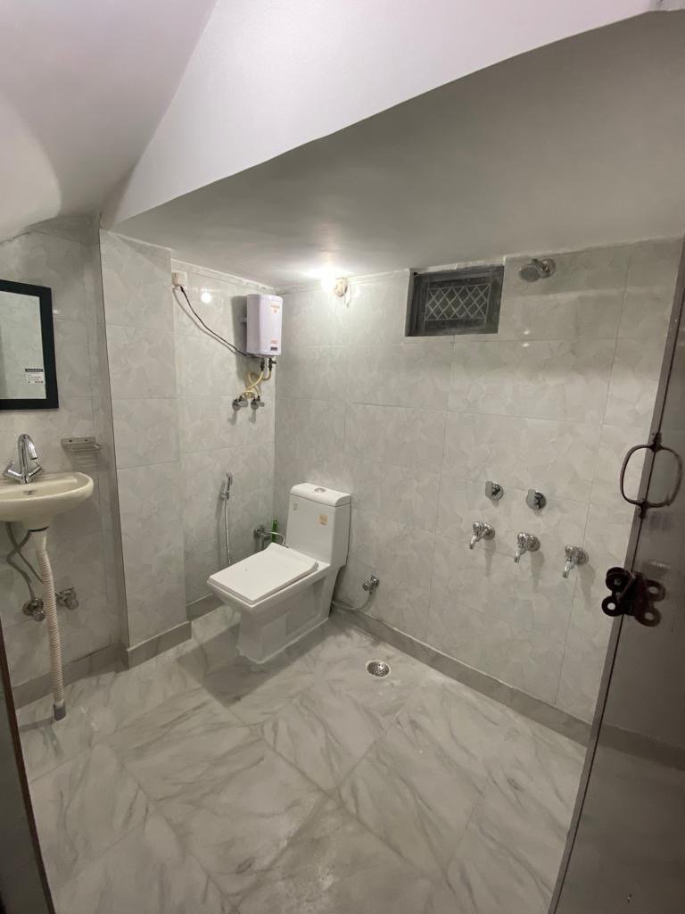 1 BHK fully furnished builder floor for rent in B2B Block Janakpuri. Ready-to-move property with modern furnishings, excellent connectivity, and prime location advantages. 1 BHK fully furnished builder floor for rent in B2B Block Janakpuri. Ready-to-move property with modern furnishings, excellent connectivity, and prime location advantages.