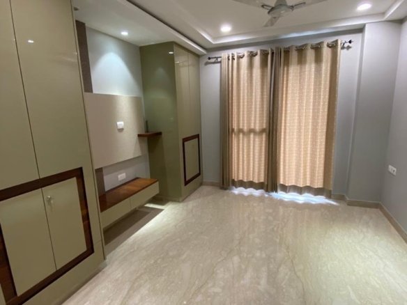 Brand-new unused 225 sq. yd. first-floor builder floor with lift and parking in prime C1 Block Janakpuri, available for ₹4.75 Cr.