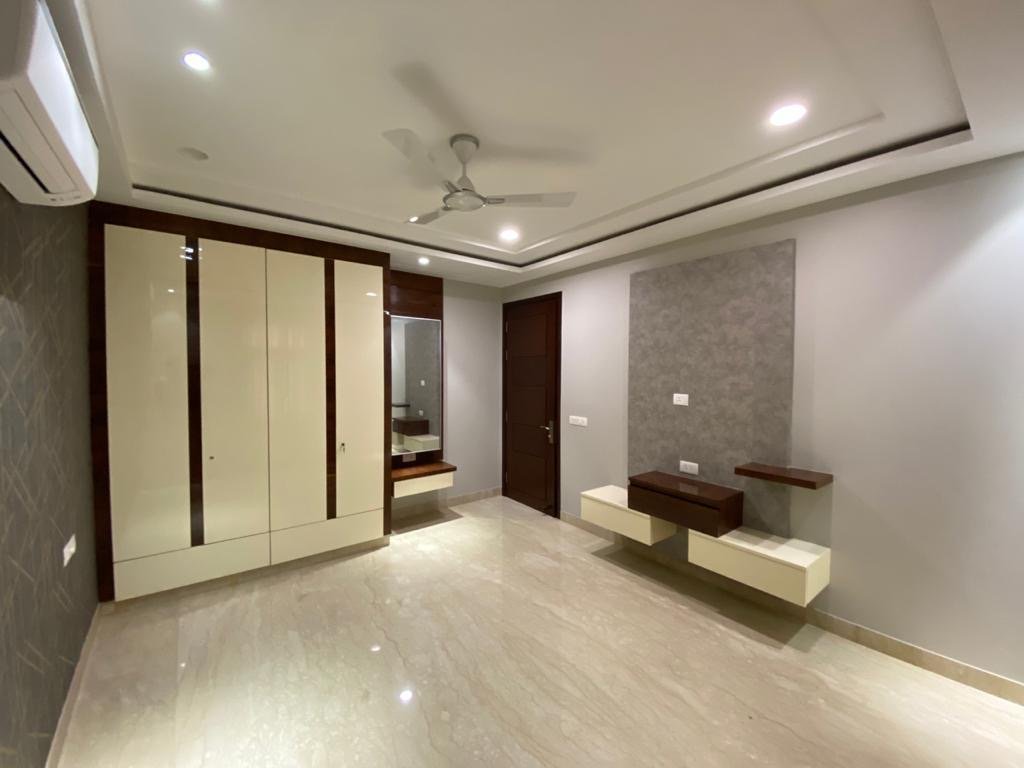 Brand-new unused 225 sq. yd. first-floor builder floor with lift and parking in prime C1 Block Janakpuri, available for ₹4.75 Cr.