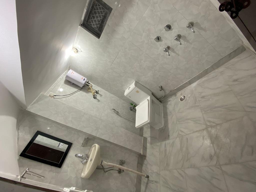 1 BHK fully furnished builder floor for rent in B2B Block Janakpuri. Ready-to-move property with modern furnishings, excellent connectivity, and prime location advantages.
