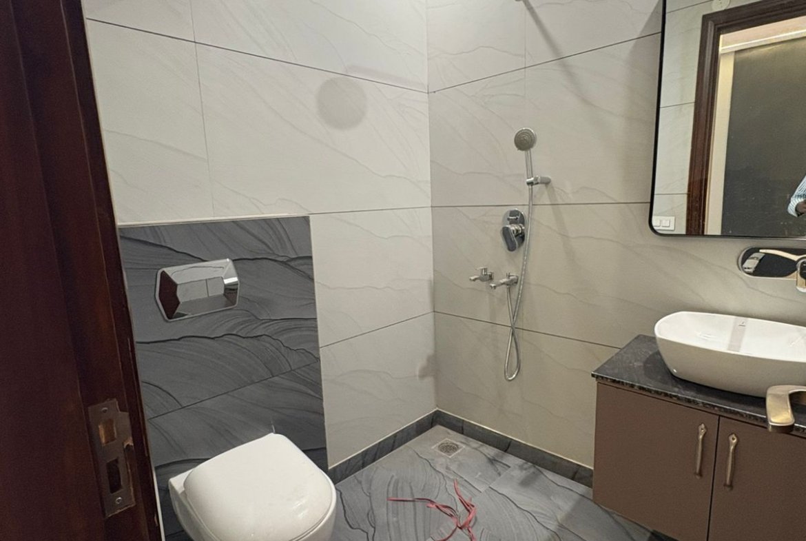 Brand-new 80 sq. yards 2 BHK builder floor for sale in Janakpuri. Located on the first floor with modern interiors and premium finishes. Asking price ₹1.35 Cr.