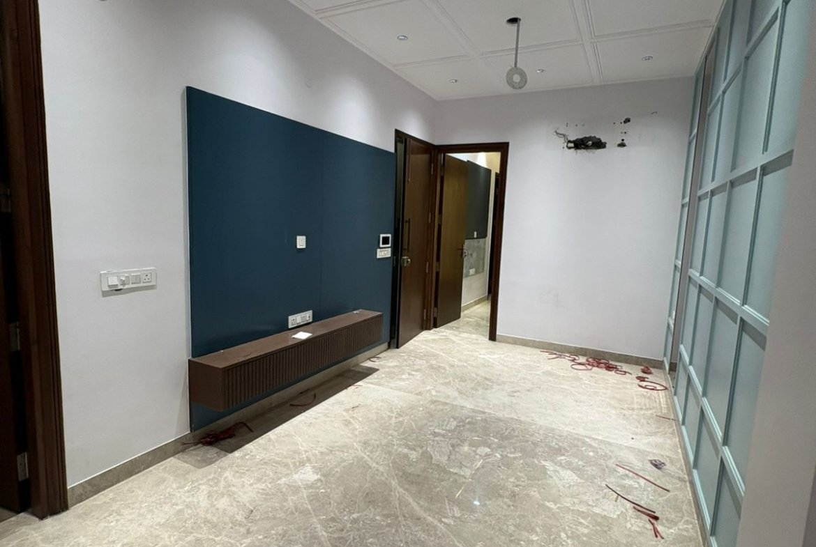 Brand-new 80 sq. yards 2 BHK builder floor for sale in Janakpuri. Located on the first floor with modern interiors and premium finishes. Asking price ₹1.35 Cr.
