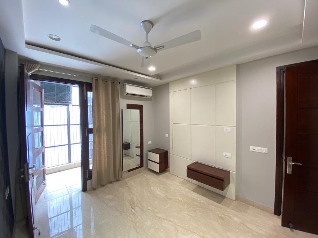 Brand-new unused 225 sq. yd. first-floor builder floor with lift and parking in prime C1 Block Janakpuri, available for ₹4.75 Cr.