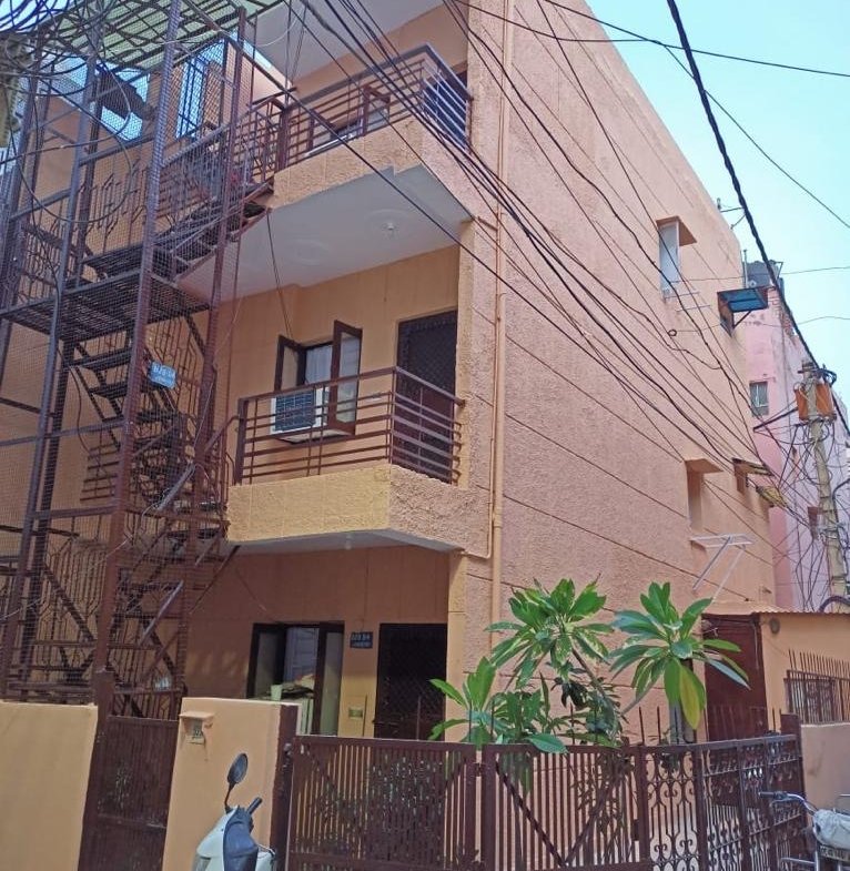 1 BHK fully furnished builder floor for rent in B2B Block Janakpuri. Ready-to-move property with modern furnishings, excellent connectivity, and prime location advantages.