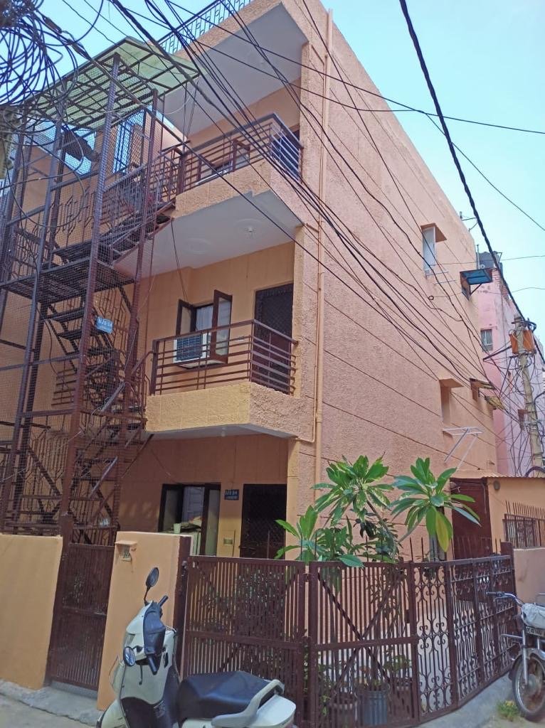 1 BHK fully furnished builder floor for rent in B2B Block Janakpuri. Ready-to-move property with modern furnishings, excellent connectivity, and prime location advantages. 1 BHK fully furnished builder floor for rent in B2B Block Janakpuri. Ready-to-move property with modern furnishings, excellent connectivity, and prime location advantages.