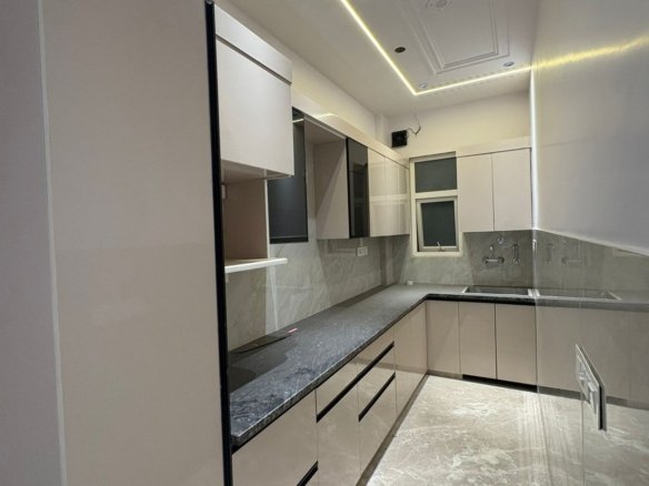 Brand-new 80 sq. yards 2 BHK builder floor for sale in Janakpuri. Located on the first floor with modern interiors and premium finishes. Asking price ₹1.35 Cr.