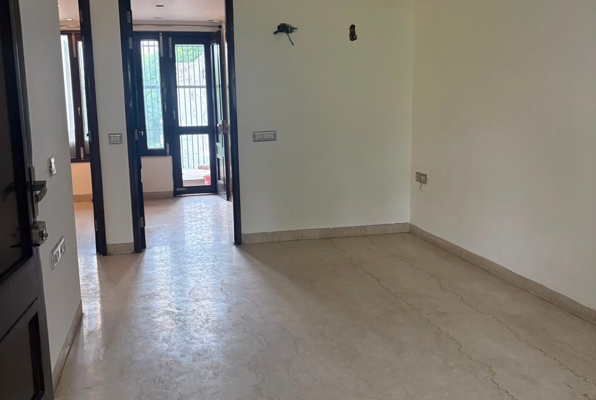 3 BHK builder floor for rent in B3 Block, Janakpuri. Park-facing home with lift, dedicated car parking, spacious rooms, and excellent connectivity. Rent: ₹50,000/month. Schedule a visit with Janakpuri Homes.