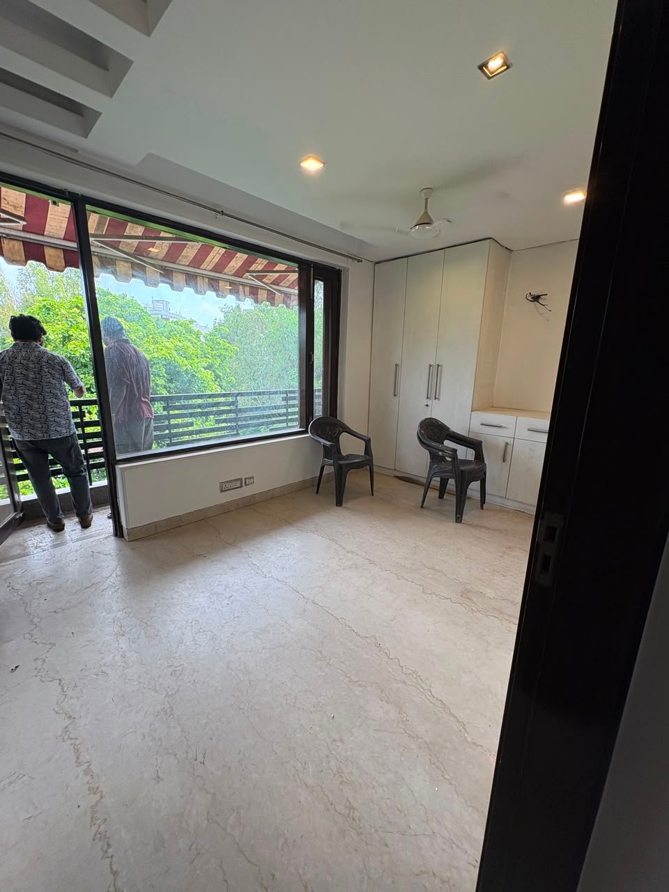 3 BHK Builder Floor for Rent in B3 Block Janakpuri | Park Facing | Lift & Car Parking