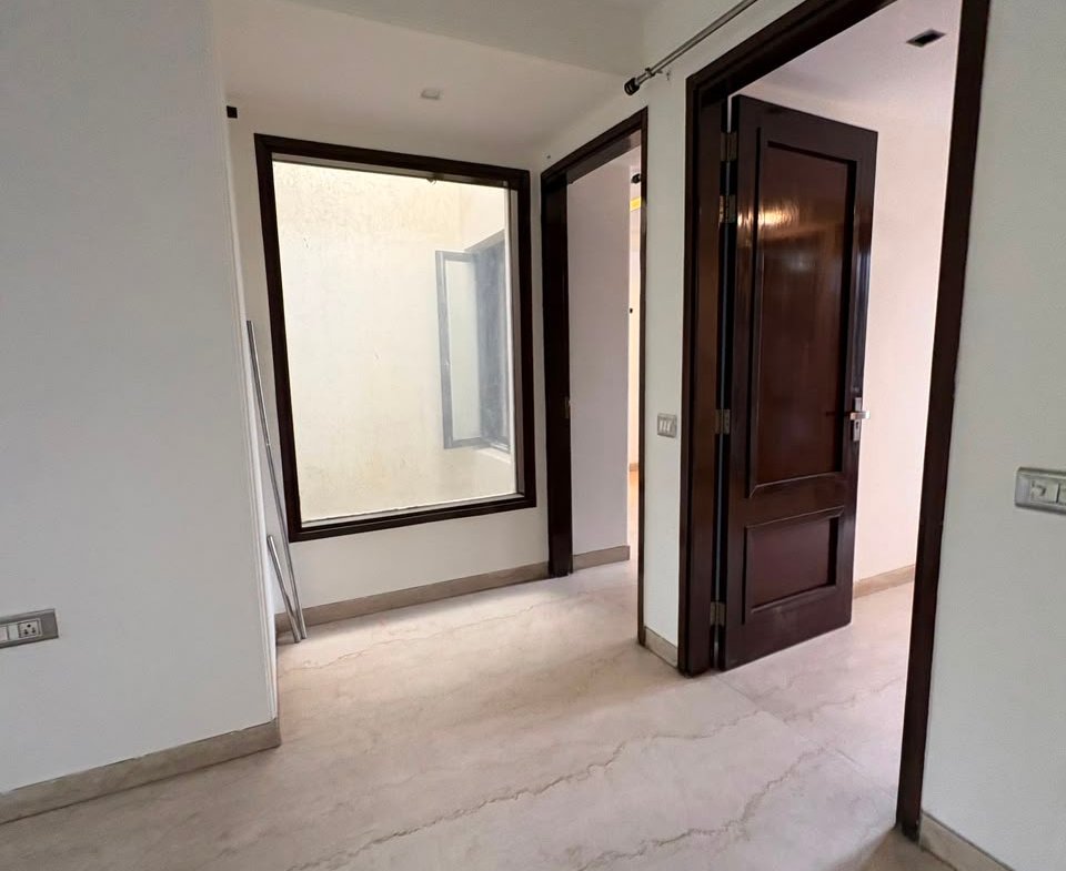3 BHK builder floor for rent in B3 Block, Janakpuri. Park-facing home with lift, dedicated car parking, spacious rooms, and excellent connectivity. Rent: ₹50,000/month. Schedule a visit with Janakpuri Homes.
