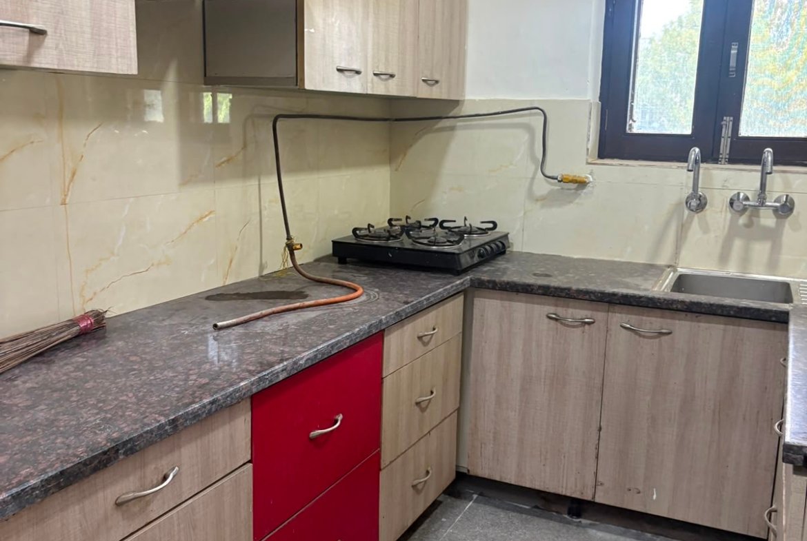 3 BHK builder floor for rent in B3 Block, Janakpuri. Park-facing home with lift, dedicated car parking, spacious rooms, and excellent connectivity. Rent: ₹50,000/month. Schedule a visit with Janakpuri Homes.
