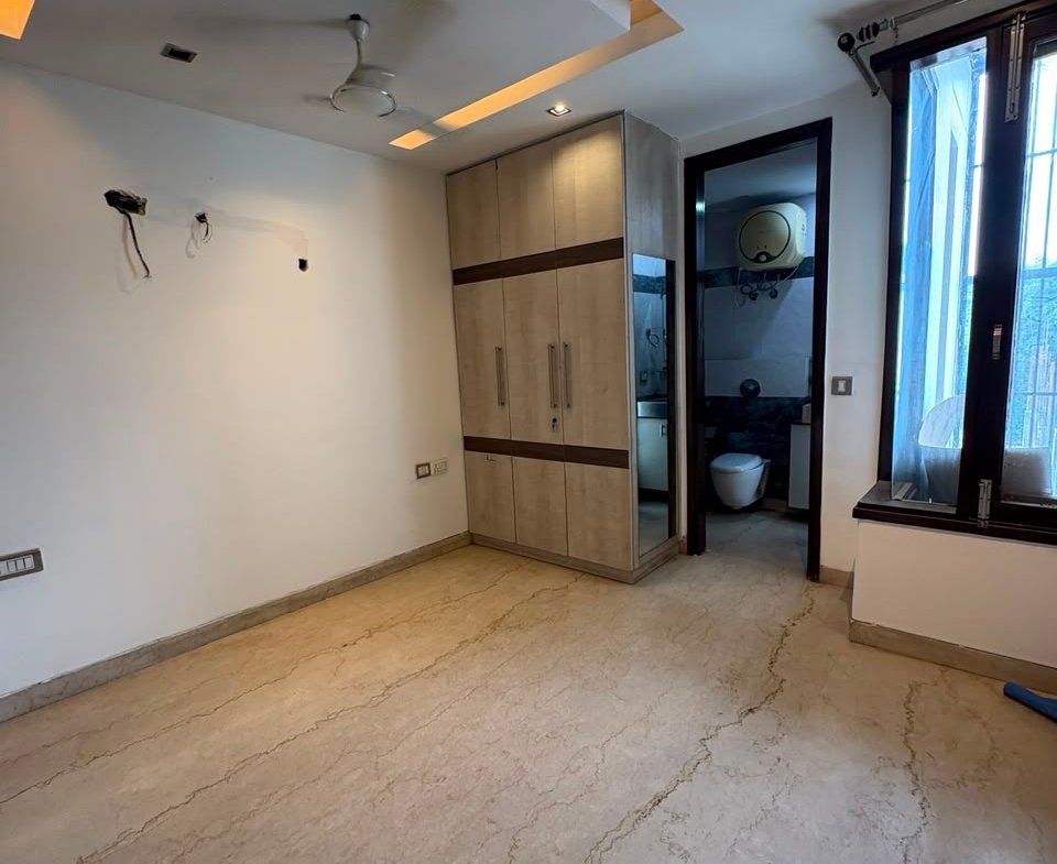 3 BHK builder floor for rent in B3 Block, Janakpuri. Park-facing home with lift, dedicated car parking, spacious rooms, and excellent connectivity. Rent: ₹50,000/month. Schedule a visit with Janakpuri Homes.