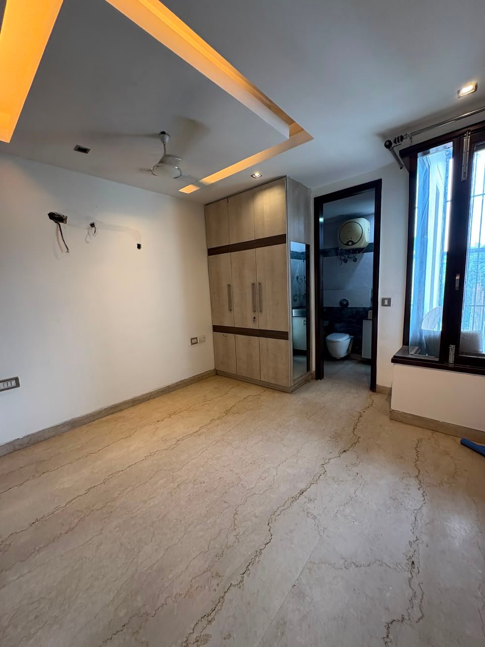 3 BHK builder floor for rent in B3 Block, Janakpuri. Park-facing home with lift, dedicated car parking, spacious rooms, and excellent connectivity. Rent: ₹50,000/month. Schedule a visit with Janakpuri Homes.