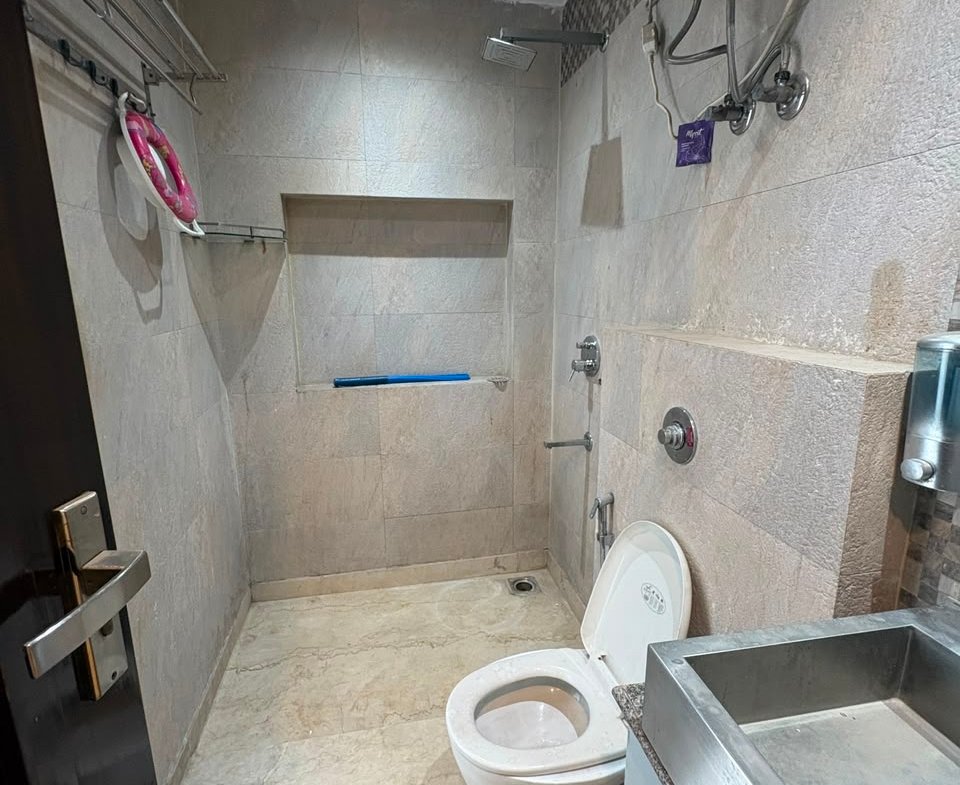 3 BHK builder floor for rent in B3 Block, Janakpuri. Park-facing home with lift, dedicated car parking, spacious rooms, and excellent connectivity. Rent: ₹50,000/month. Schedule a visit with Janakpuri Homes.