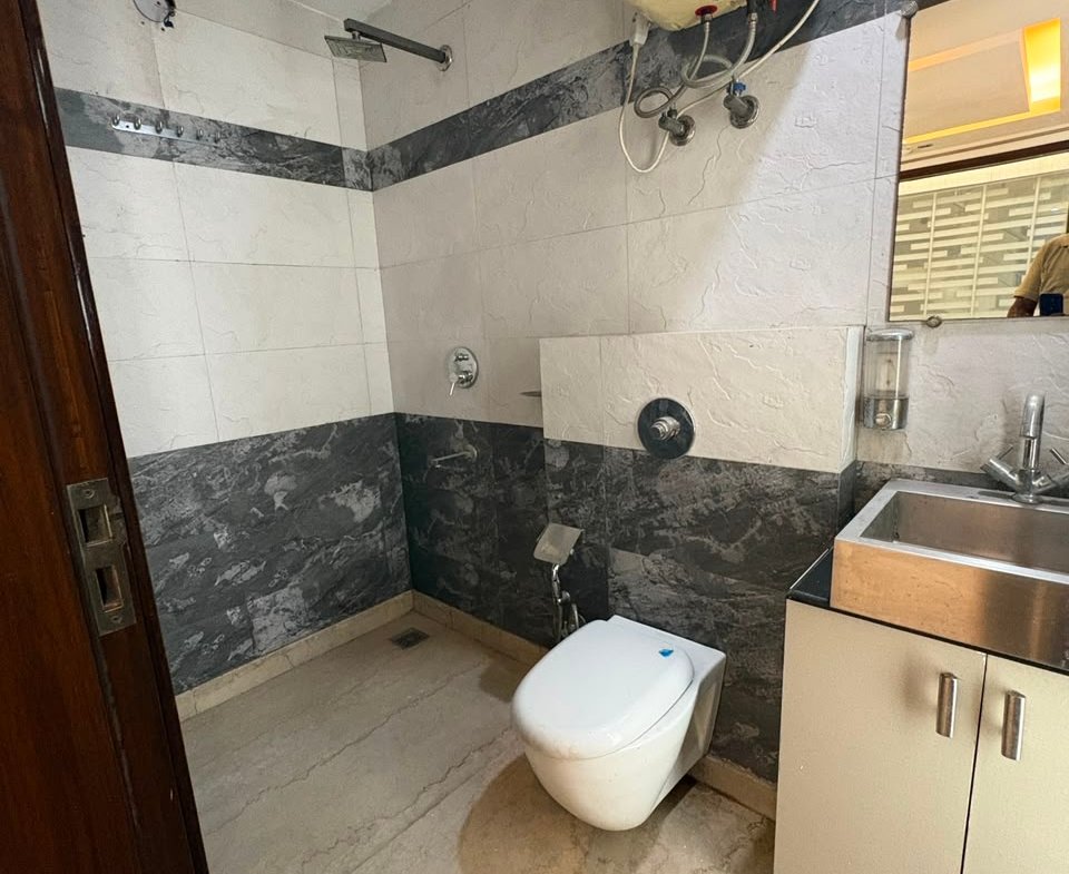 3 BHK builder floor for rent in B3 Block, Janakpuri. Park-facing home with lift, dedicated car parking, spacious rooms, and excellent connectivity. Rent: ₹50,000/month. Schedule a visit with Janakpuri Homes.