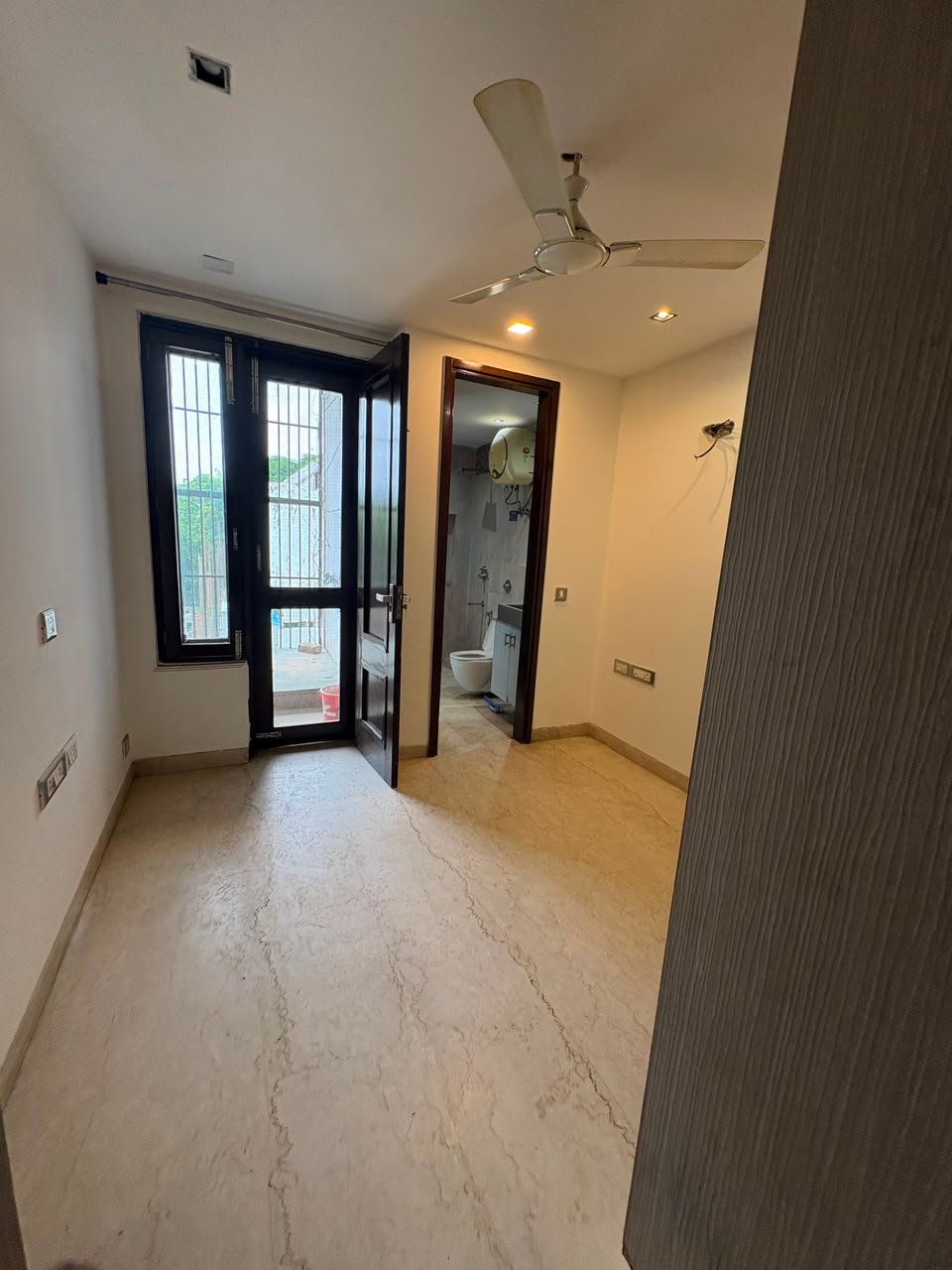 3 BHK builder floor for rent in B3 Block, Janakpuri. Park-facing home with lift, dedicated car parking, spacious rooms, and excellent connectivity. Rent: ₹50,000/month. Schedule a visit with Janakpuri Homes.
