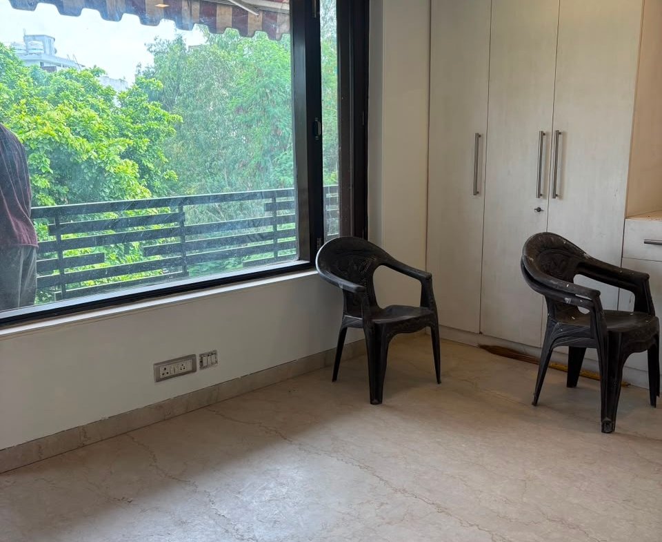 3 BHK builder floor for rent in B3 Block, Janakpuri. Park-facing home with lift, dedicated car parking, spacious rooms, and excellent connectivity. Rent: ₹50,000/month. Schedule a visit with Janakpuri Homes.