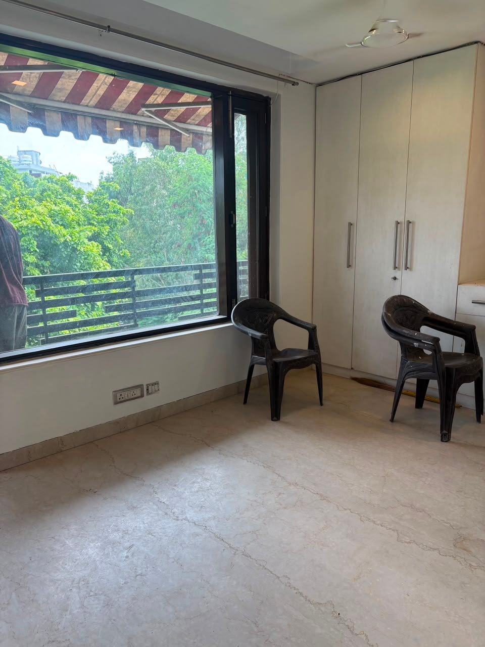 3 BHK builder floor for rent in B3 Block, Janakpuri. Park-facing home with lift, dedicated car parking, spacious rooms, and excellent connectivity. Rent: ₹50,000/month. Schedule a visit with Janakpuri Homes.